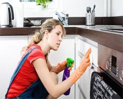 Tủ Bếp Bị Dính Bẩn ? – Nguyên Nhân Và Cách Giải Quyết