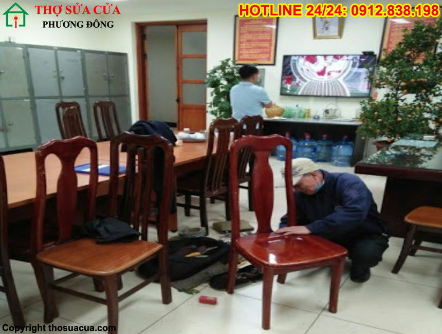 Sửa chữa bàn ghế gỗ văn phòng