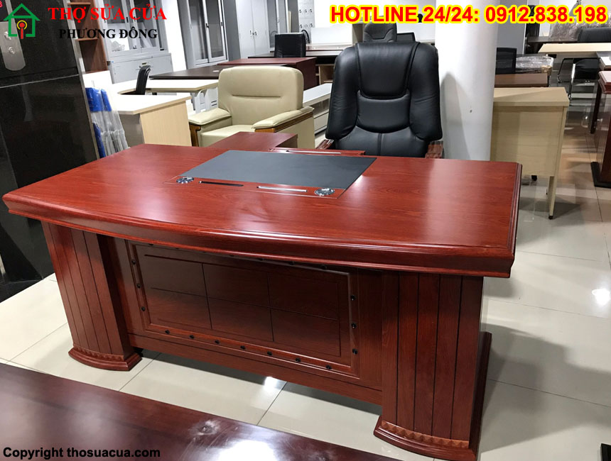 Sửa chữa bàn ghế gỗ văn phòng