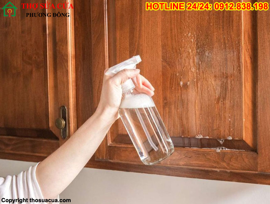 Tủ bếp bị dính bẩn