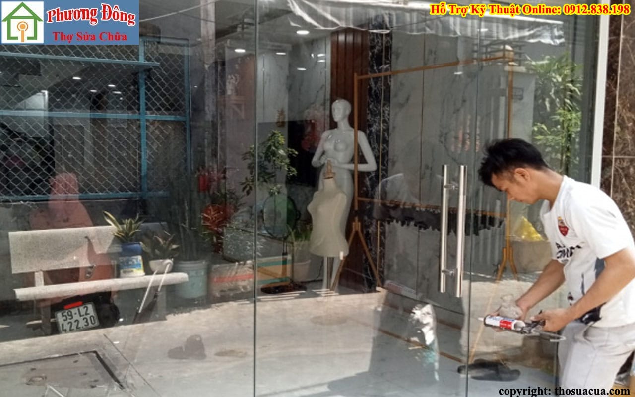 sửa cửa kính cường lực tại tphcm