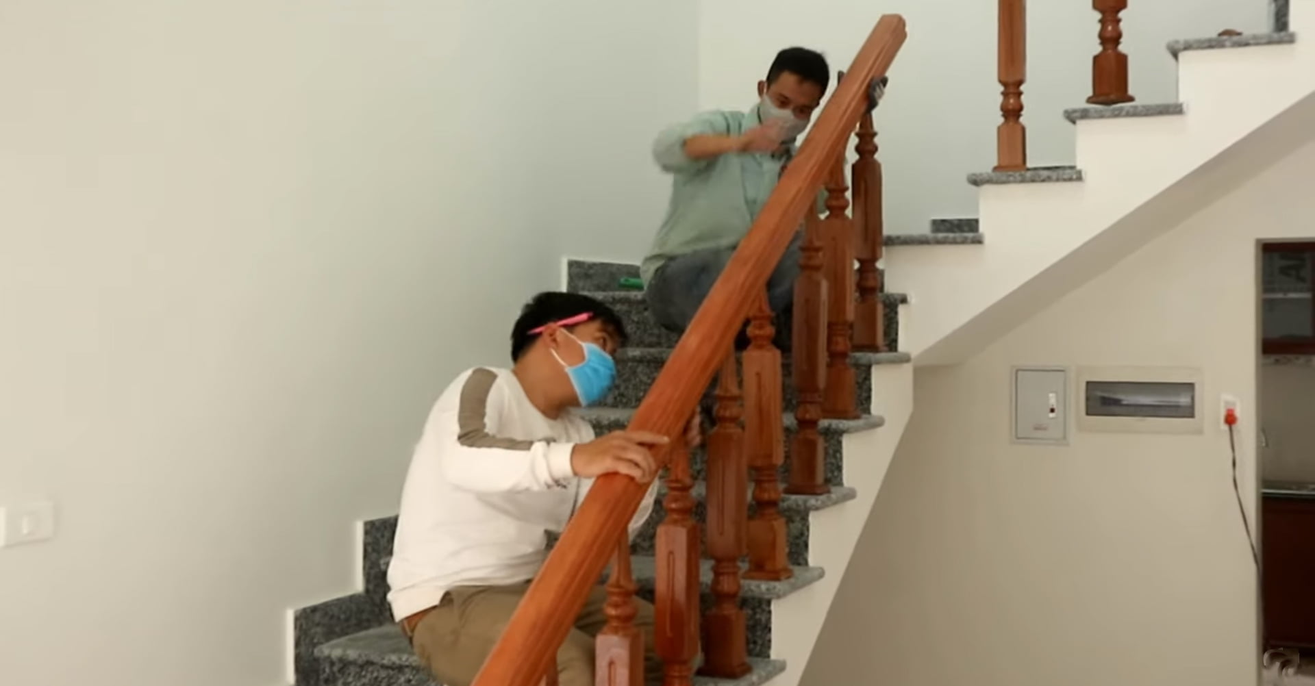 Sửa cầu thang không phải là công việc đơn giản và có thể gây nguy hiểm. Hãy để thợ sửa cầu thang chuyên nghiệp lo lắng cho bạn. Họ sẽ giúp bạn xử lý mọi vấn đề và đưa cầu thang của bạn trở nên hoàn hảo. Hãy xem hình ảnh để yên tâm về chất lượng đảm bảo.