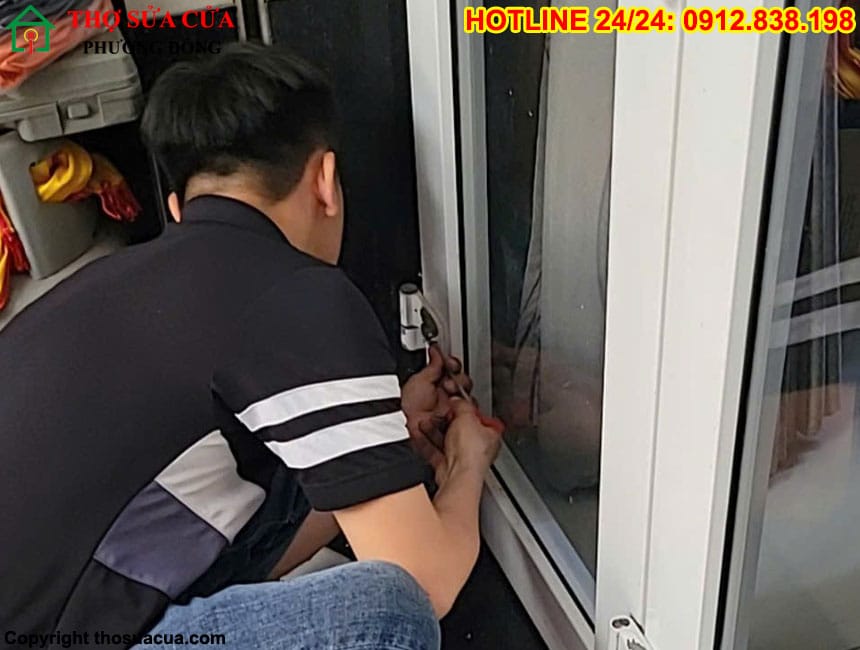 Sửa cửa nhựa lõi thép