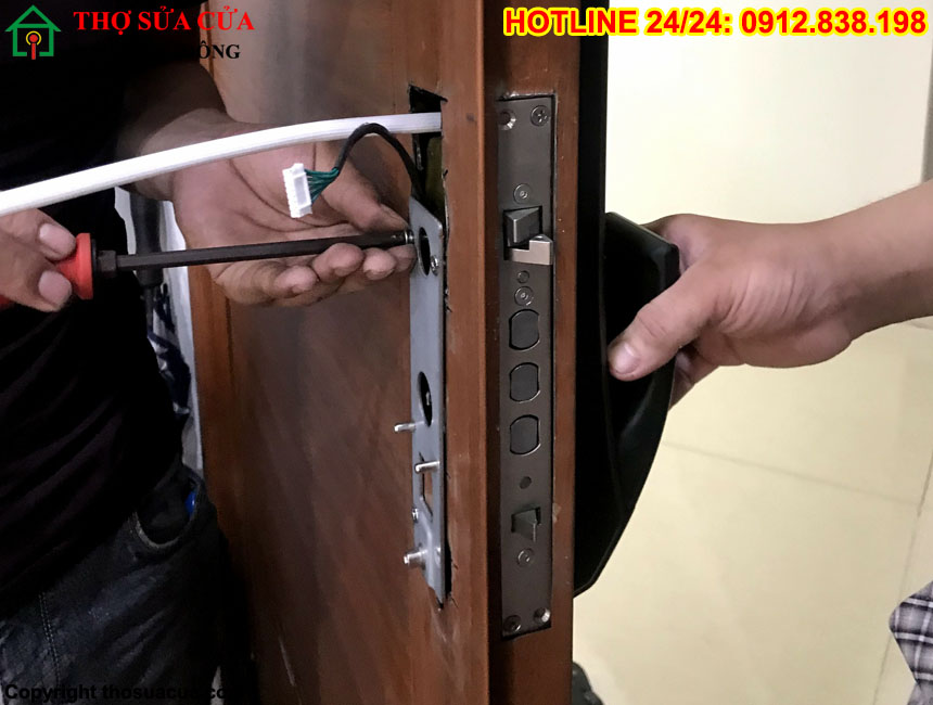 Cách lắp đặt khóa cửa điện tử