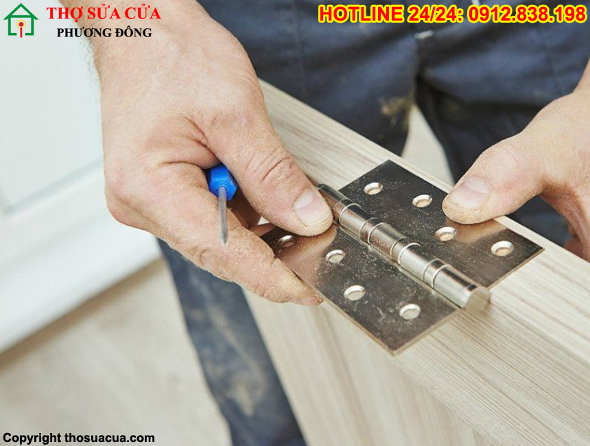 Cửa gỗ bị xệ cong vênh