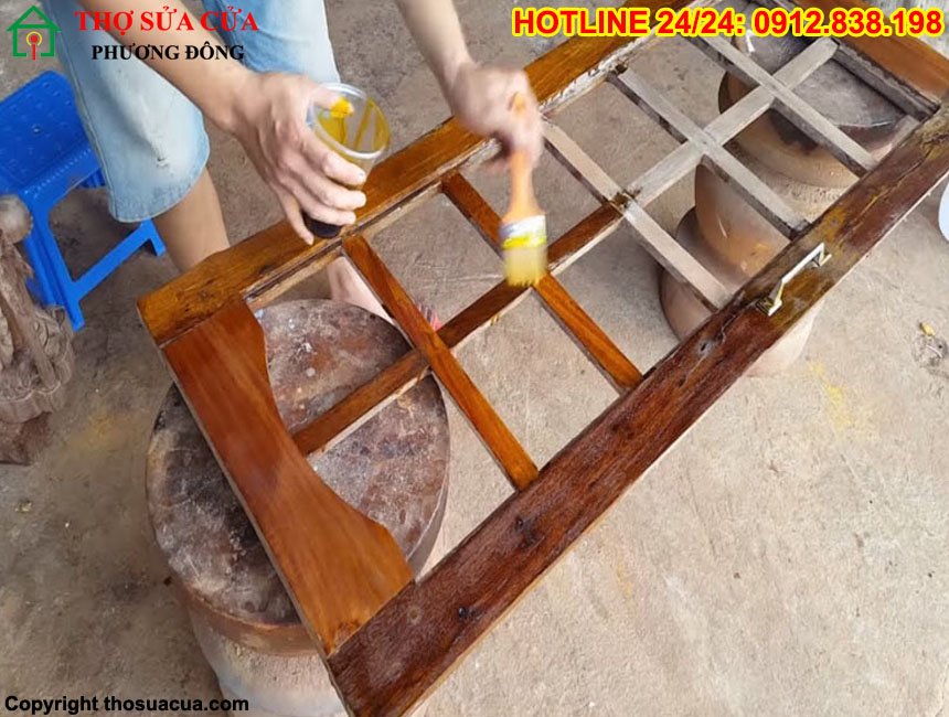 Sơn cửa gỗ cũ