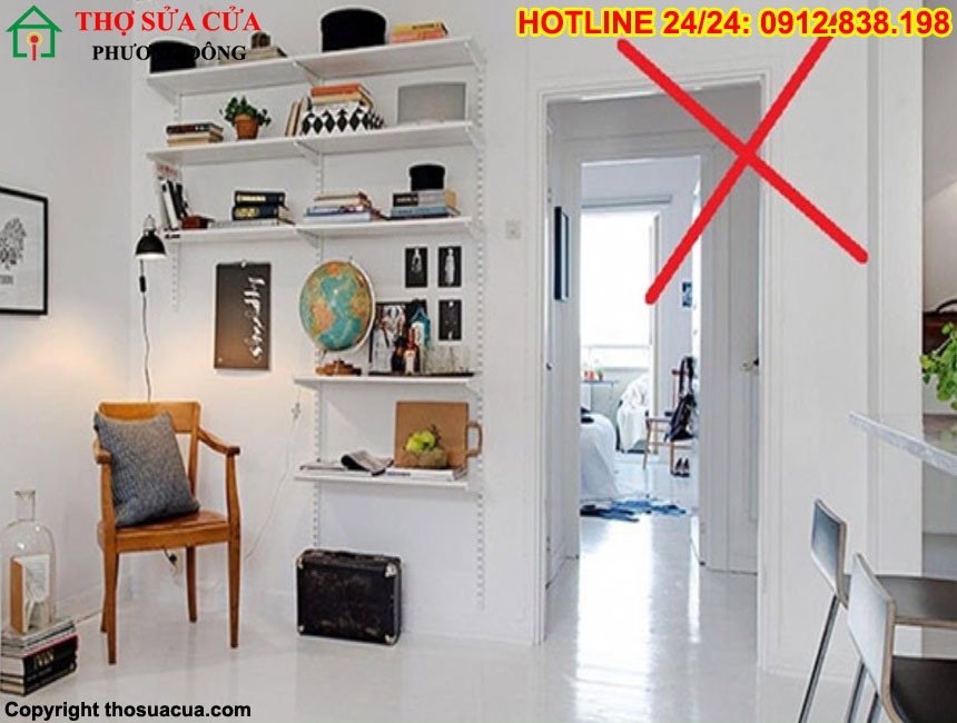 2 cửa phòng ngủ đối diện nhau