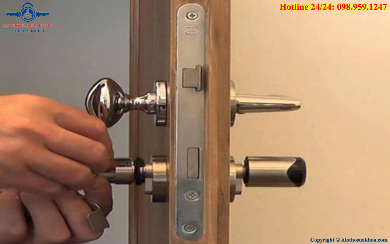 Cách thay ổ khóa cửa gỗ tại nhà đơn giản – các loại ổ khóa thông dụng