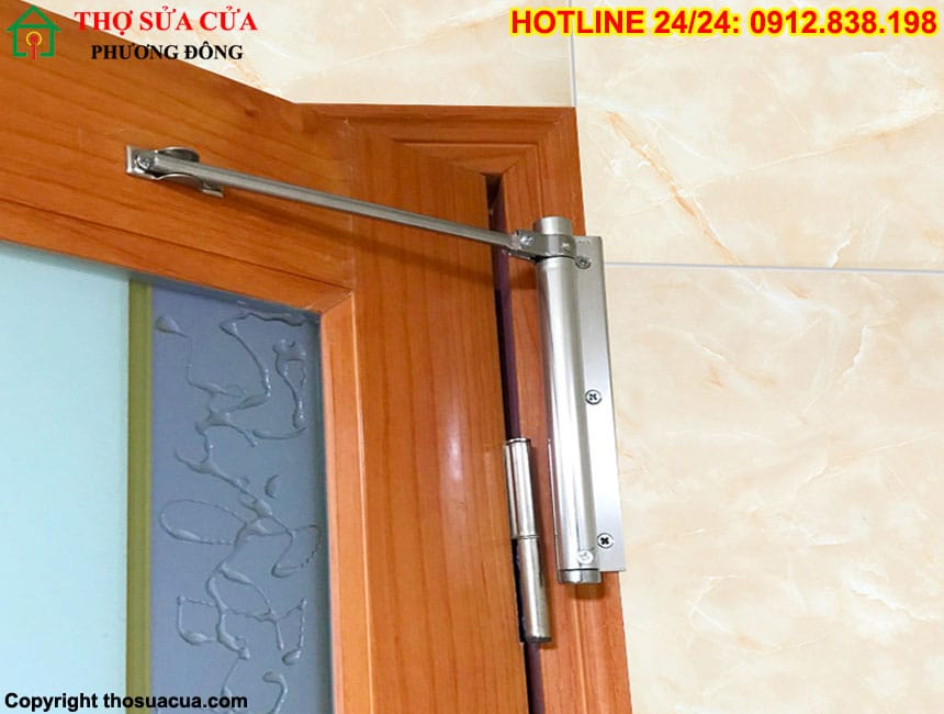 Bản lề cửa tự động