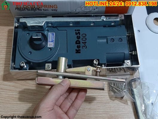 Bản lề thủy lực cửa gỗ