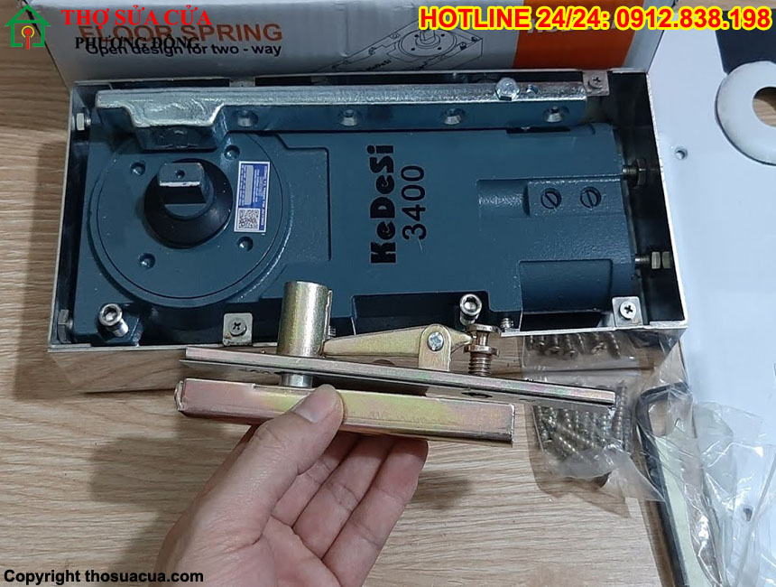 Bản lề thủy lực cửa gỗ