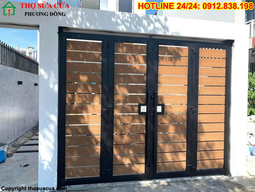Cửa sắt 4 cánh giả gỗ