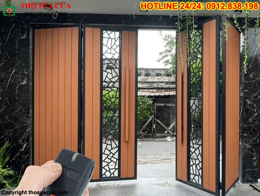 Cửa sắt 4 cánh giả gỗ