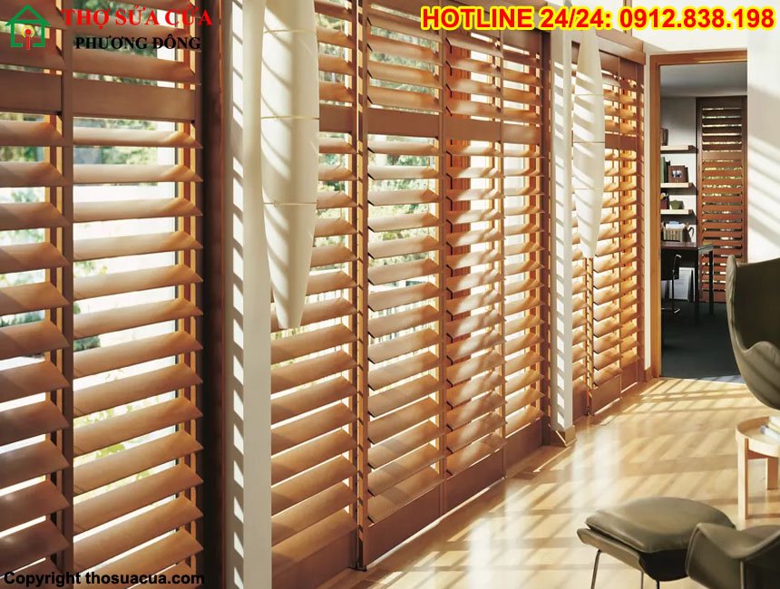 Cửa sổ chớp gỗ đẹp