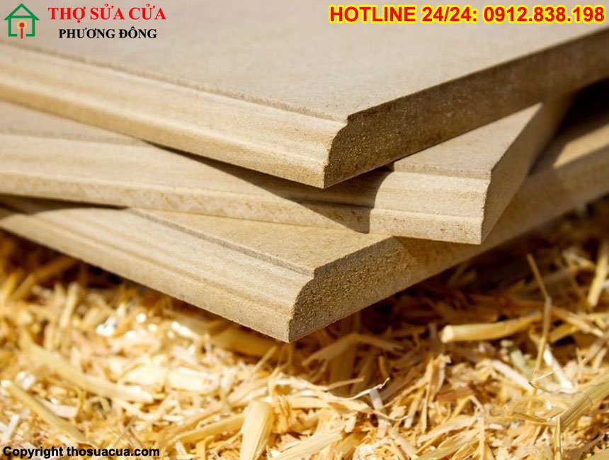 Những lưu ý chọn mua bộ cửa gỗ công nghiệp