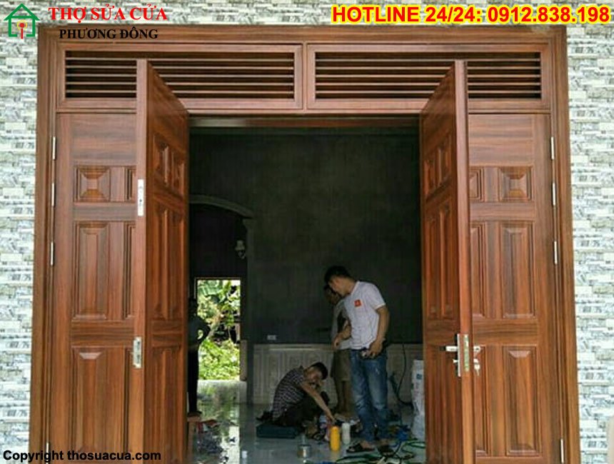 Ô thoáng cửa gỗ