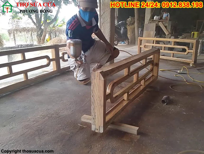 Ô thoáng cửa gỗ