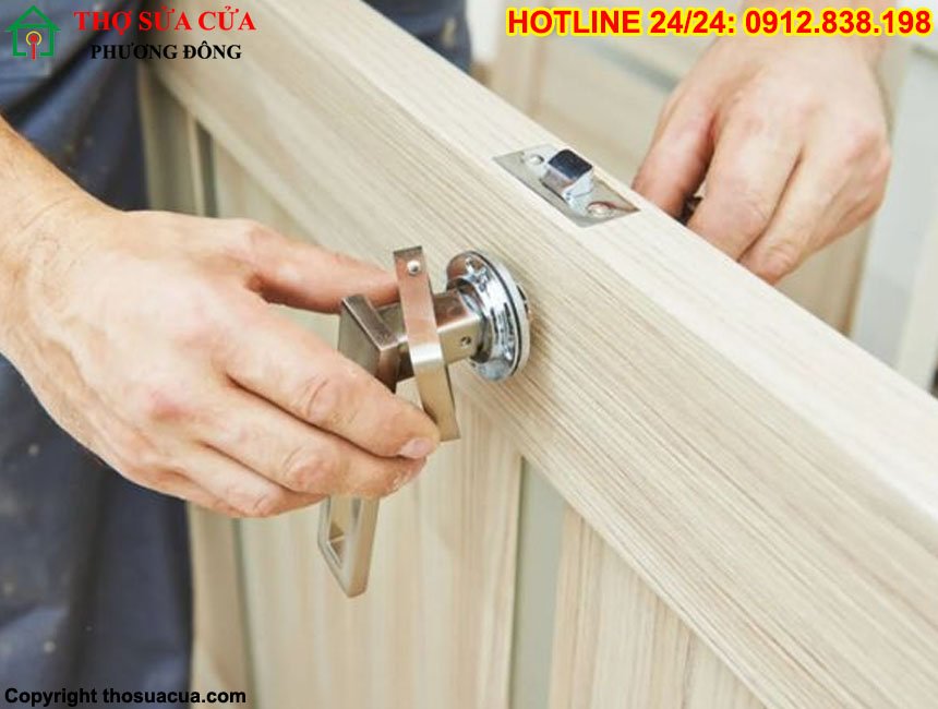 Cách chọn phụ kiện cửa gỗ