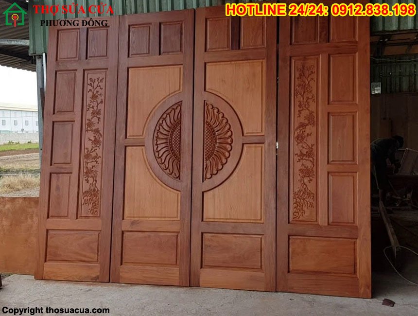 Cửa gỗ căm xe