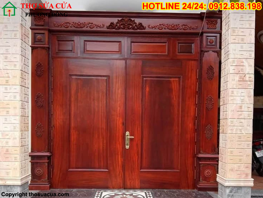 Cửa gỗ đỏ