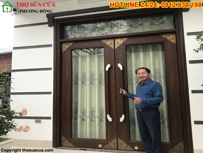 Cửa kính khung gỗ 2 cánh
