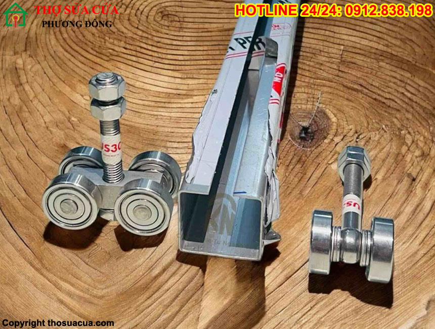 Cửa kính lùa ray Inox