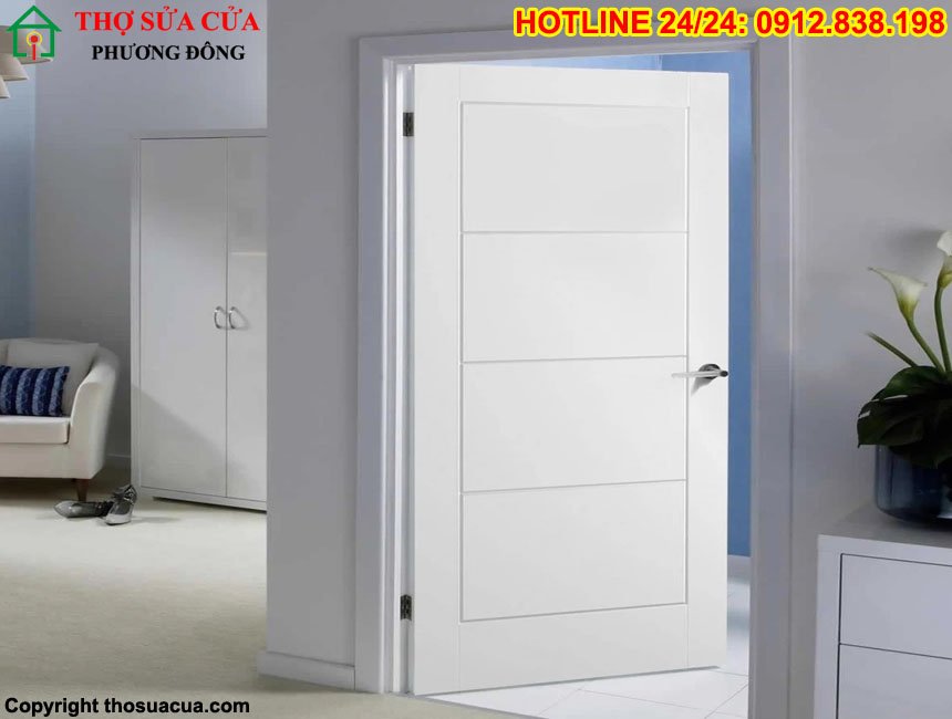 Cửa nhà vệ sinh nên làm bằng gì