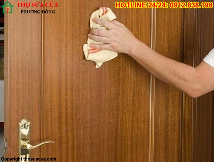 Mẹo vệ sinh cửa gỗ