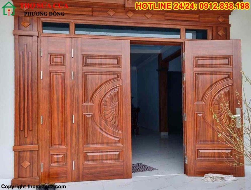 Cửa chính gỗ công nghiệp