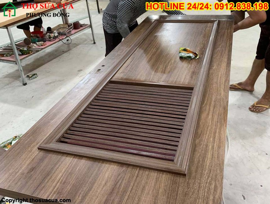 Cửa chính gỗ công nghiệp