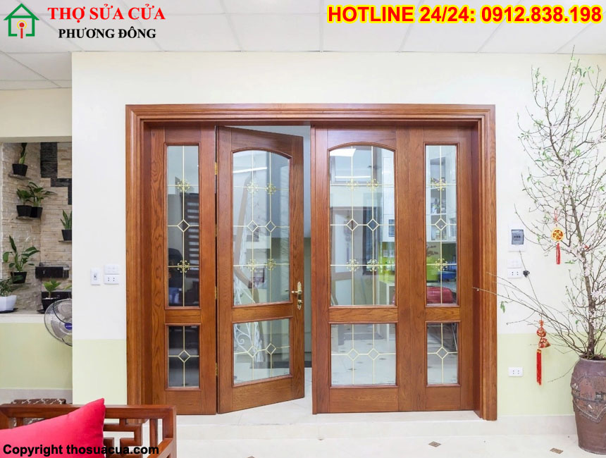 Cửa gỗ kết hợp kính cường lực