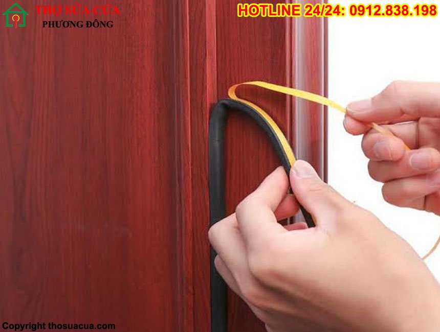 Gioăng cao su trên cửa gỗ