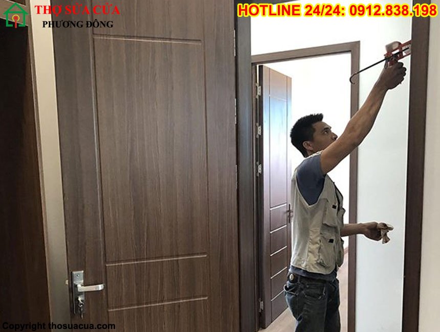 Lắp cửa gỗ công nghiệp