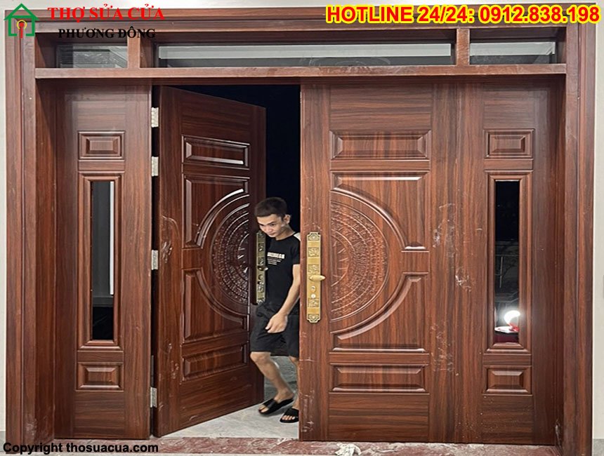 Cửa thép vân gỗ 4 cánh