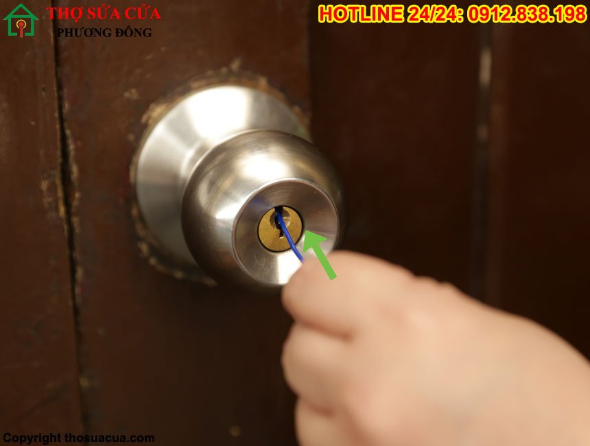 Cách mở khoá tay nắm tròn