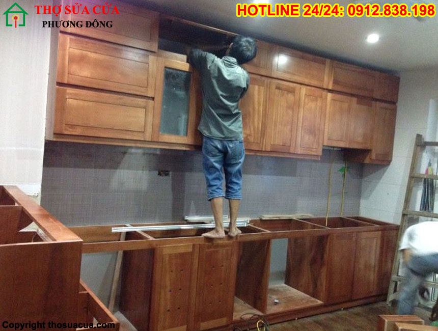 Cách tháo lắp tủ bếp gỗ