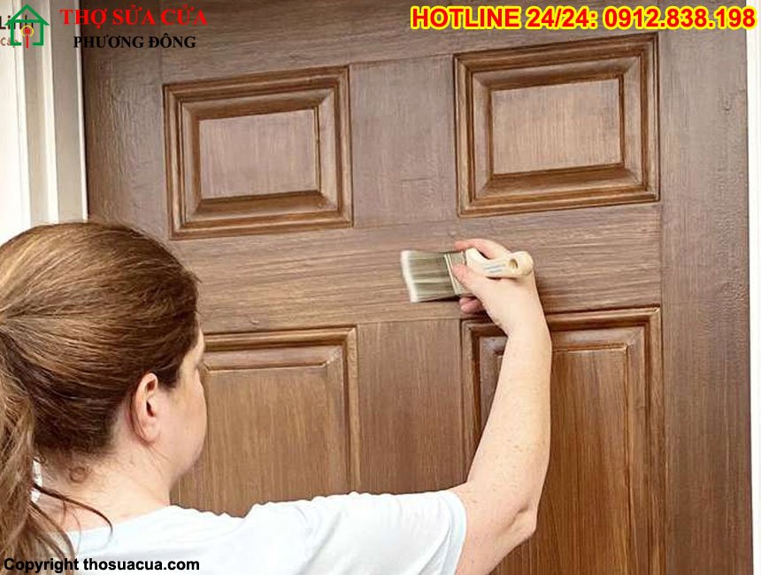 Sửa cửa gỗ bị mọt