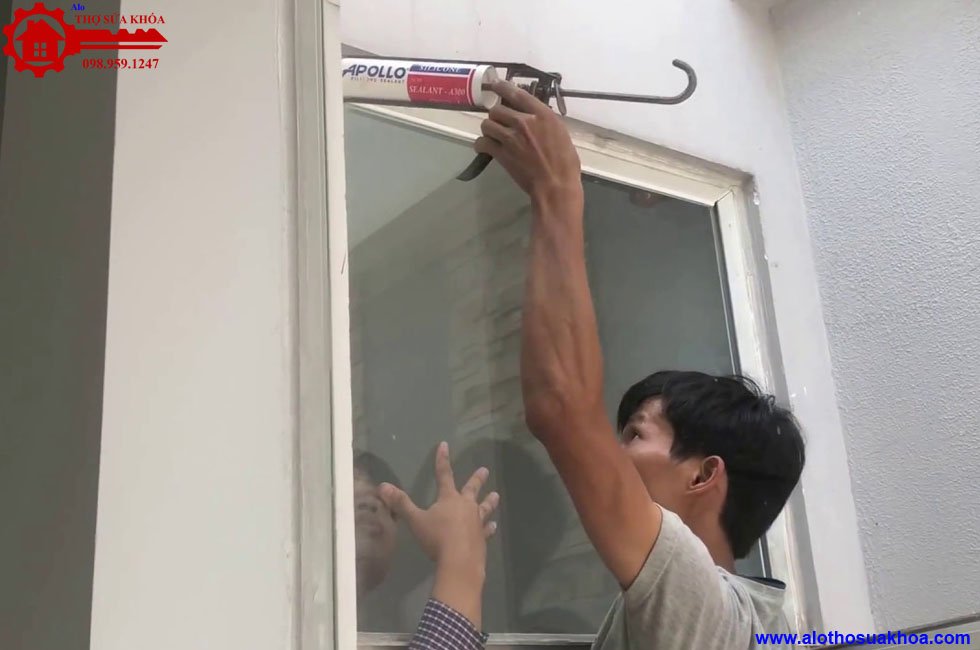 Thay kính cửa bị vỡ