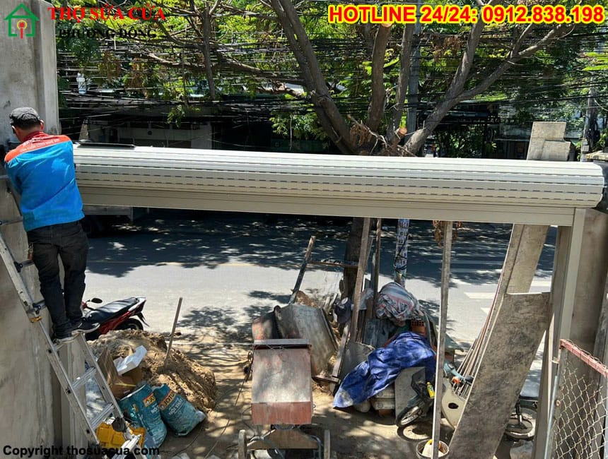 Giá thợ lắp đặt cửa cuốn – Cập nhật mới nhất và Bí quyết tiết kiệm chi phí