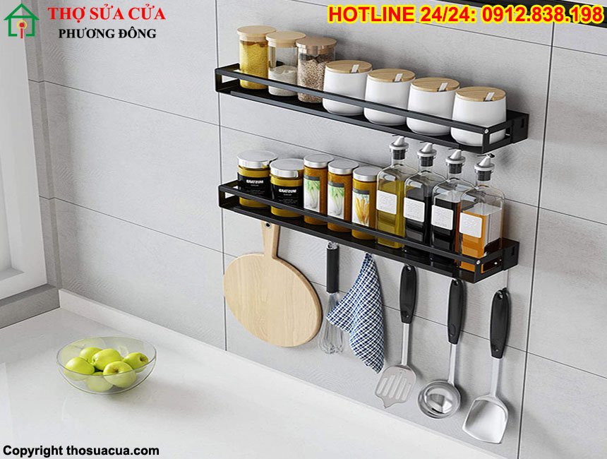 Cách lắp kệ gia vị bếp