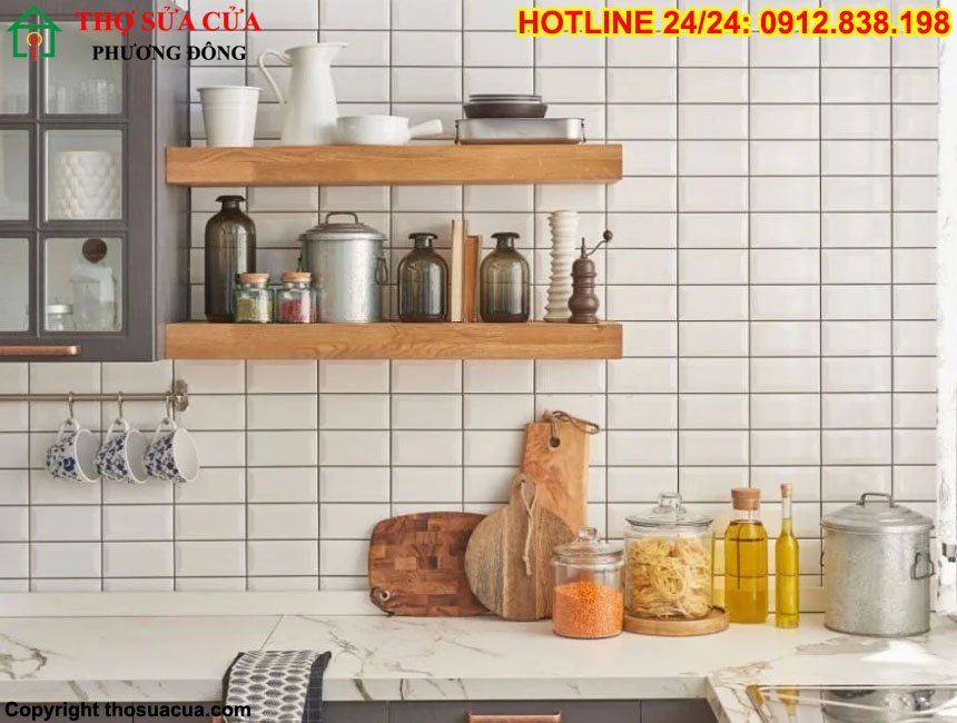 Cách lắp kệ gia vị bếp