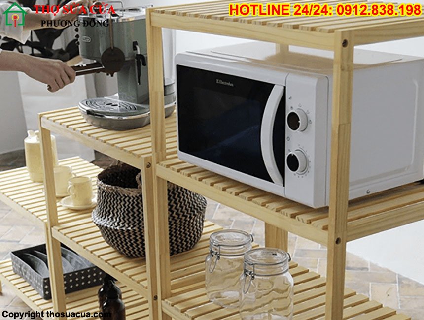 Cách lắp kệ gỗ lò vi sóng