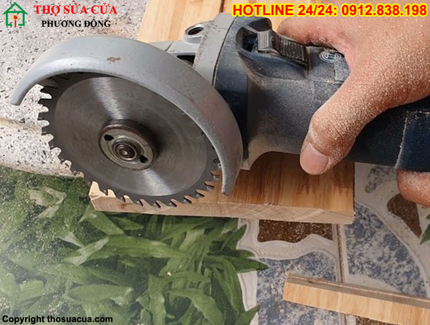 Cách lắp lưỡi cưa gỗ cầm tay