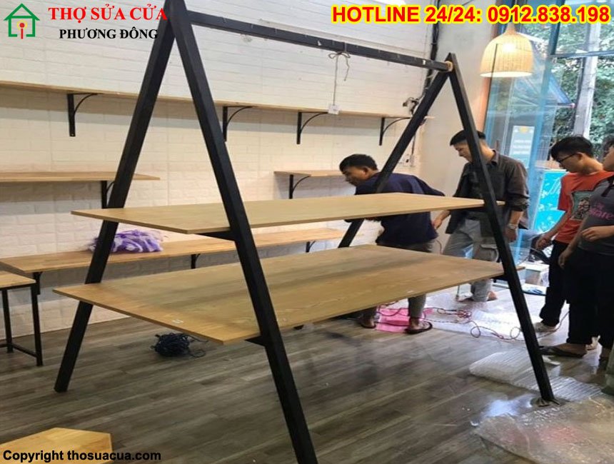 Kệ gỗ khung sắt trưng bày
