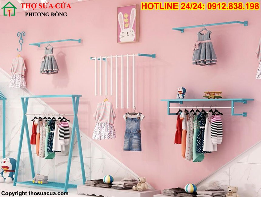 Lắp kệ gỗ treo quần áo