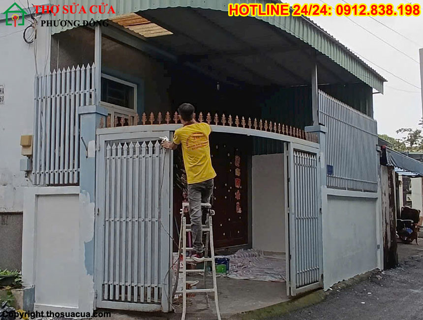Dịch vụ sơn cửa sắt tại nhà
