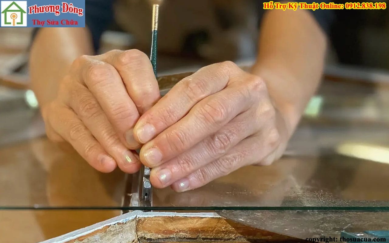 Cắt kính mặt bàn tại Long Biên