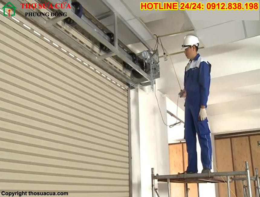 Cách lắp cửa cuốn kéo tay