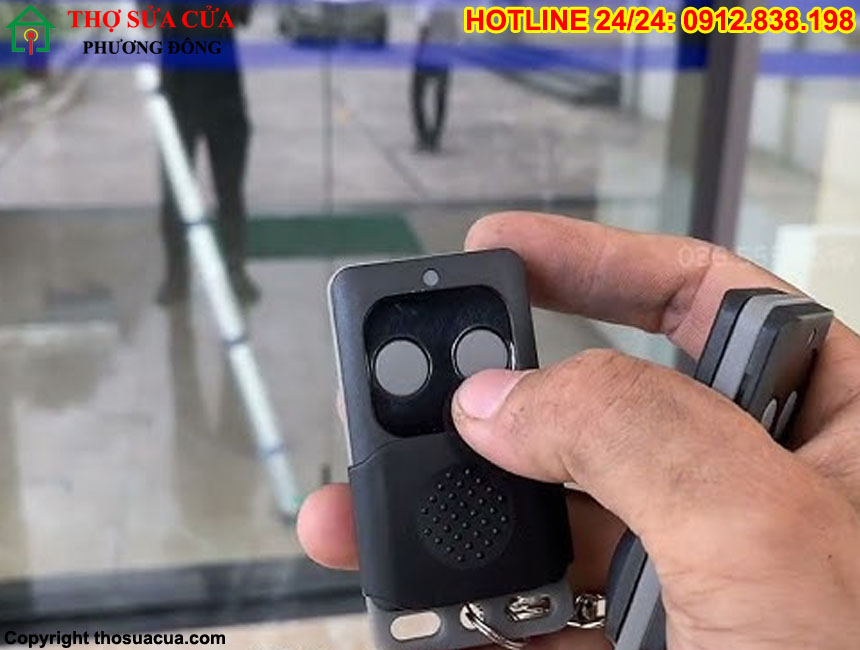 Cửa kính tự động không nhận điều khiển