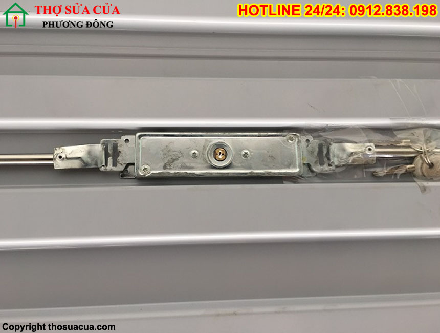 Khóa cửa cuốn cơ